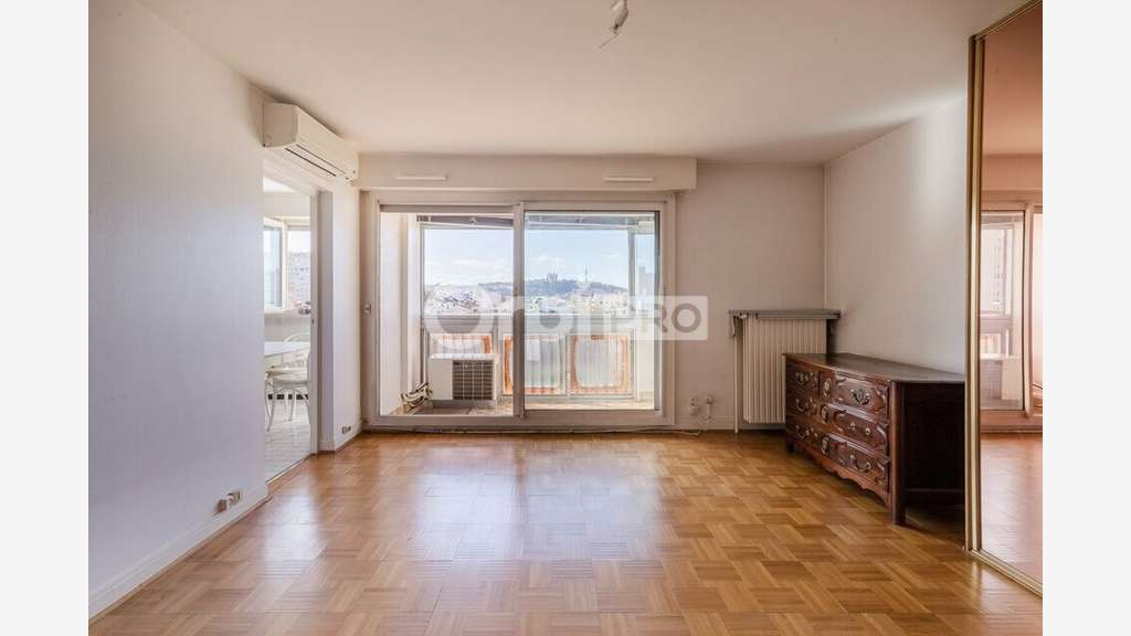 LOCAL PROFESSIONNEL A VENDRE - 49 m² - LYON 6