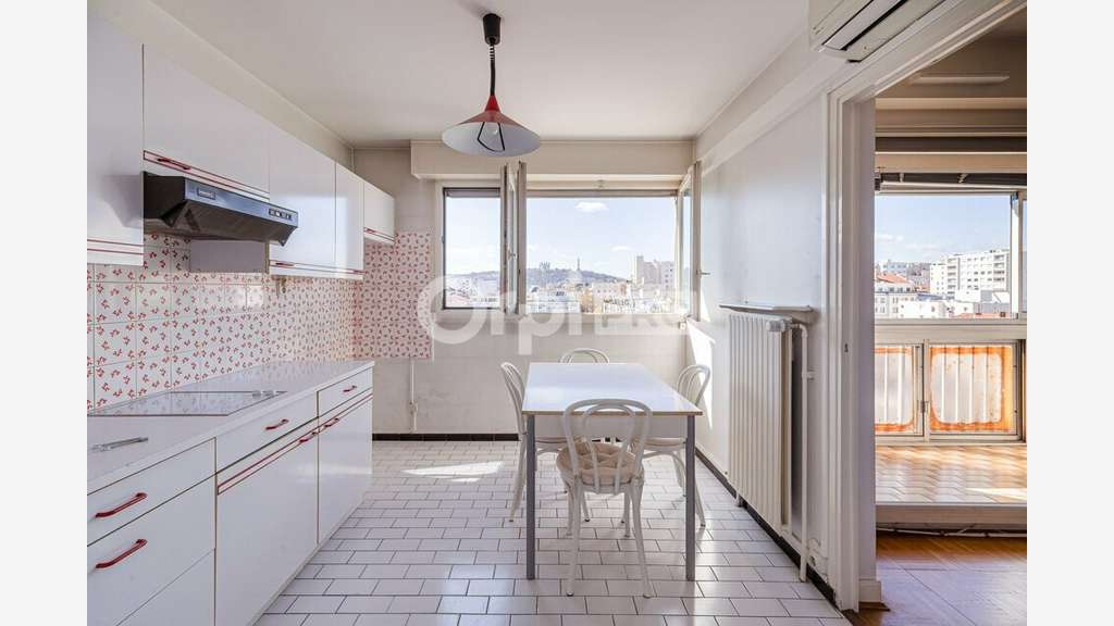 LOCAL PROFESSIONNEL A VENDRE - 49 m² - LYON 6