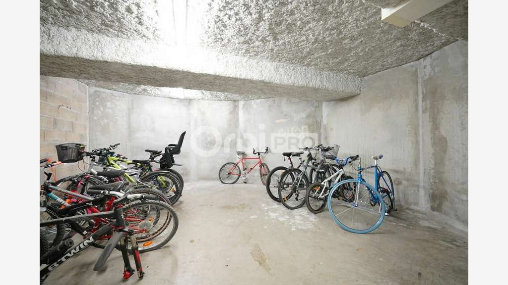 Local professionnel à vendre 68m² à Lyon 6e