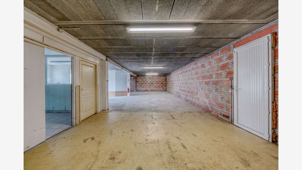 Cède local d'activité sur 3 niveaux 600m² Maransin