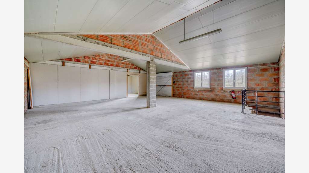 Cède local d'activité sur 3 niveaux 600m² Maransin