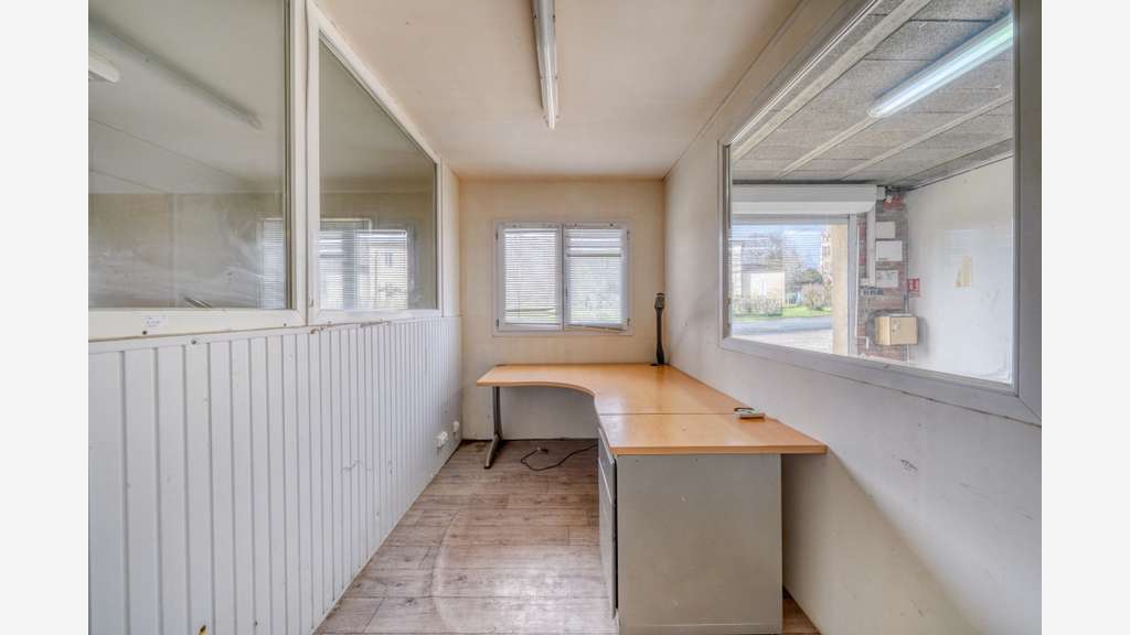 Cède local d'activité sur 3 niveaux 600m² Maransin