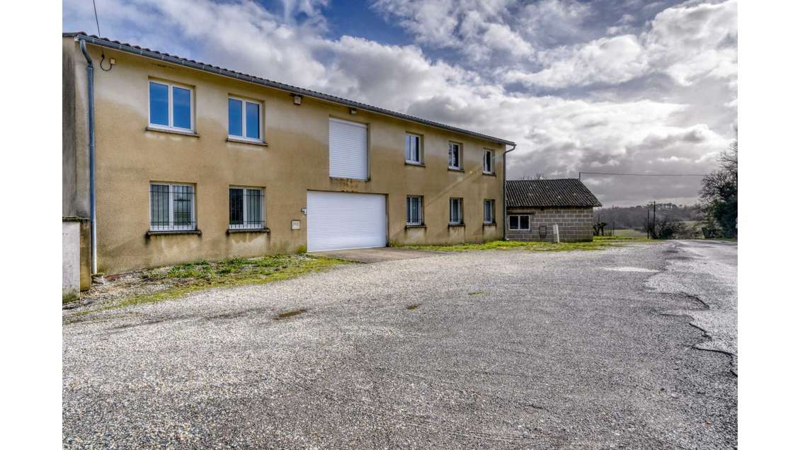 Cède local d'activité sur 3 niveaux 600m² Maransin