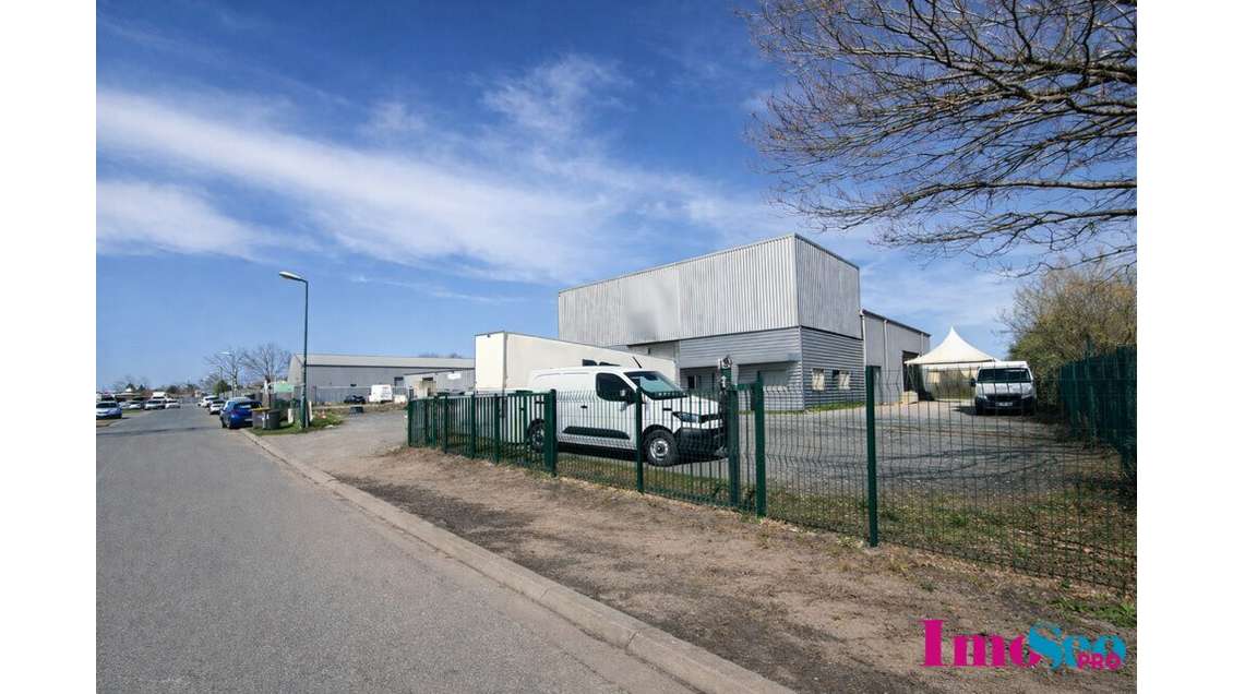 Entrepôt bureaux de 600m² à vendre à Marcheprime