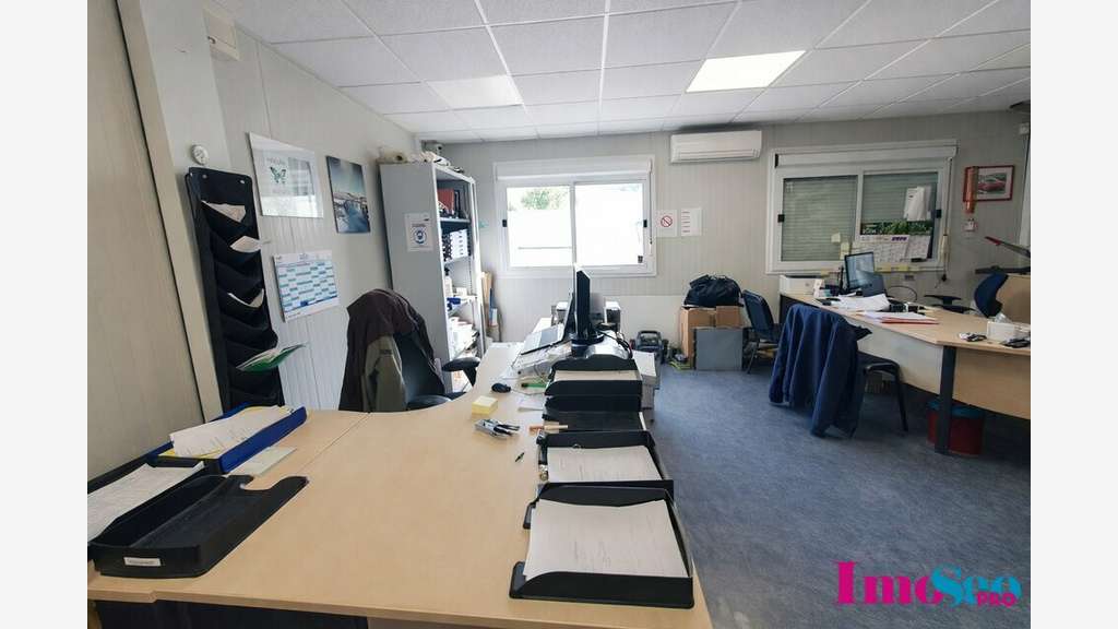 Entrepôt bureaux de 600m² à vendre à Marcheprime