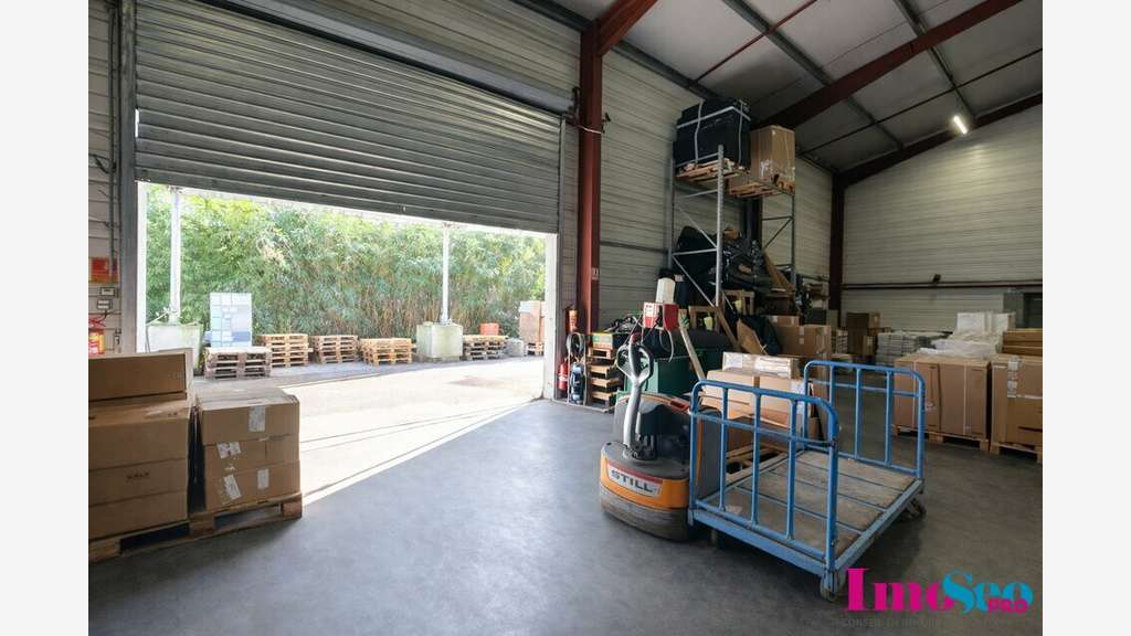 Entrepôt bureaux de 600m² à vendre à Marcheprime