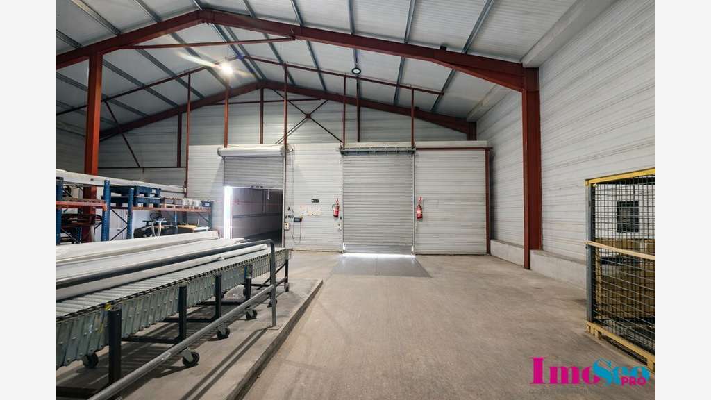 Entrepôt bureaux de 600m² à vendre à Marcheprime