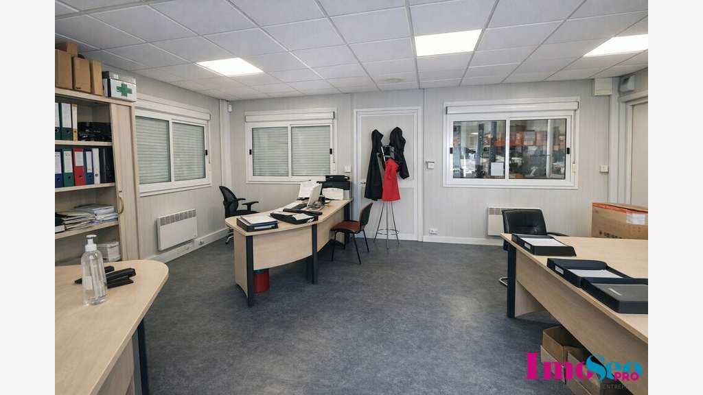 Entrepôt bureaux de 600m² à vendre à Marcheprime