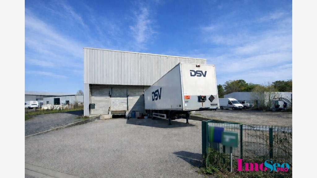 Entrepôt bureaux de 600m² à vendre à Marcheprime