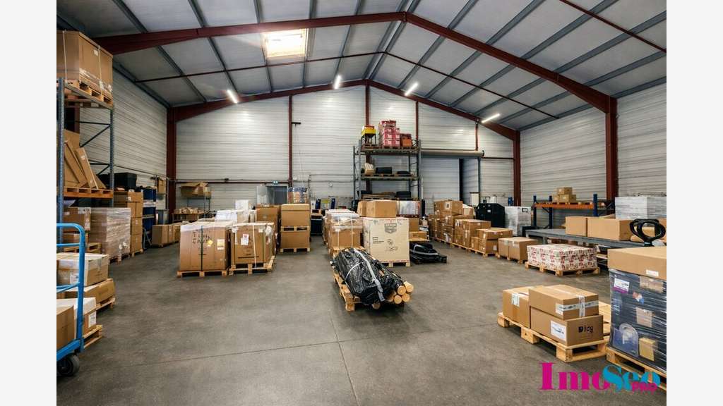 Entrepôt bureaux de 600m² à vendre à Marcheprime