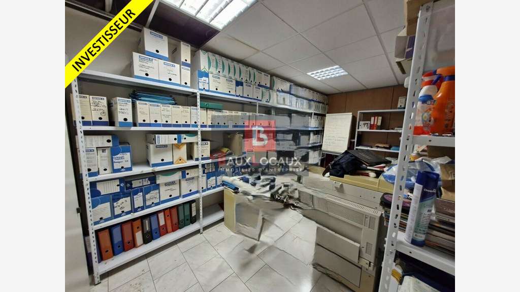 Locaux activités 1107m² à vendre à Marignane