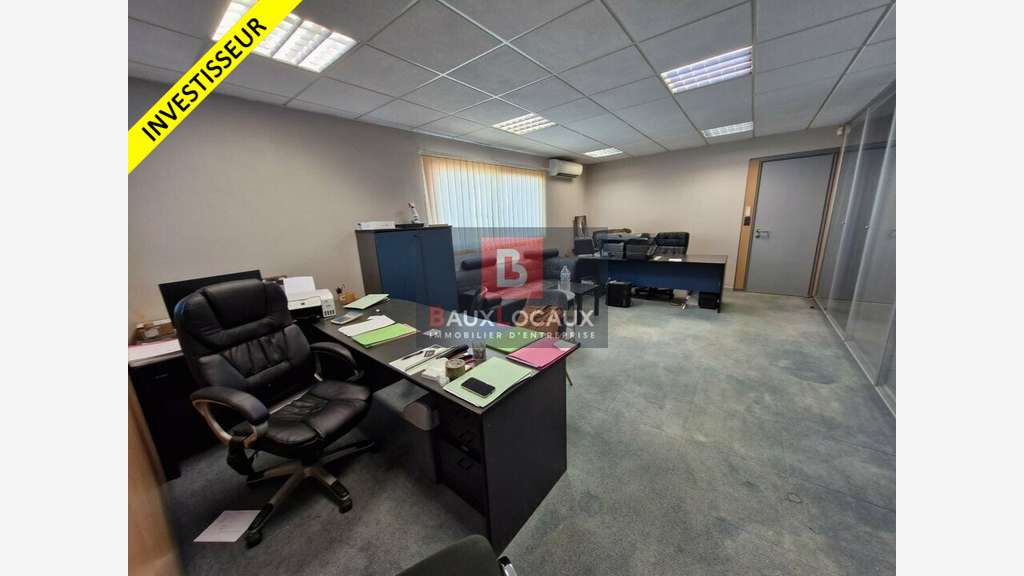 Locaux activités 1107m² à vendre à Marignane