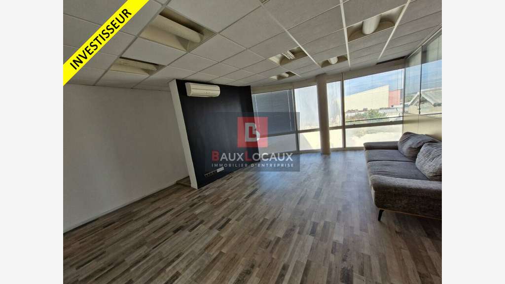 Locaux activités 1107m² à vendre à Marignane