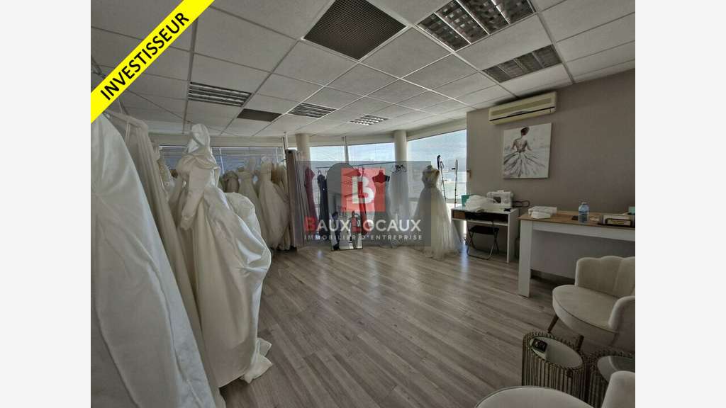 Locaux activités 1107m² à vendre à Marignane