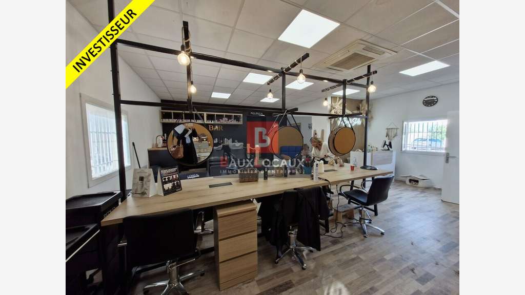 Locaux activités 1107m² à vendre à Marignane