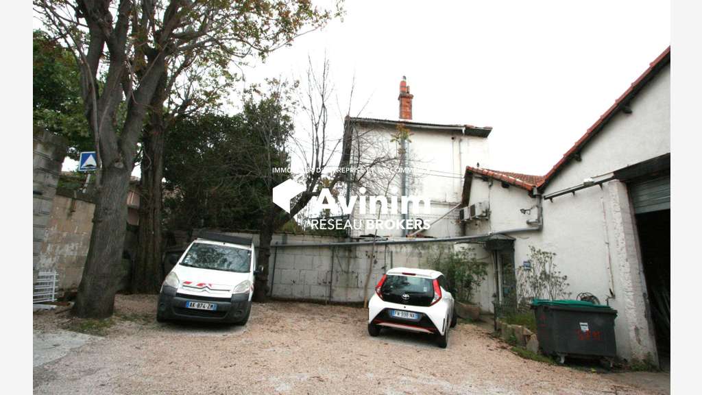 A vendre atelier + bureaux 620m² à Marseille 13013