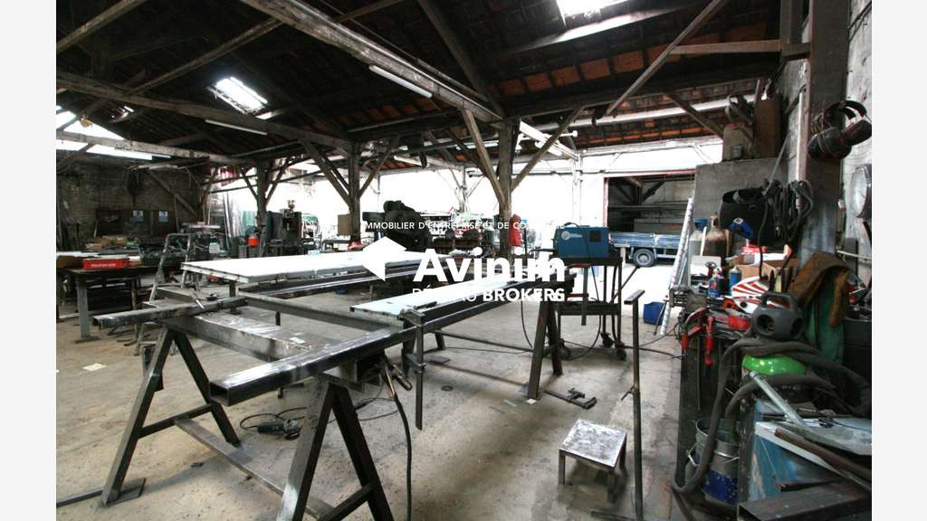 A vendre atelier + bureaux 620m² à Marseille 13013