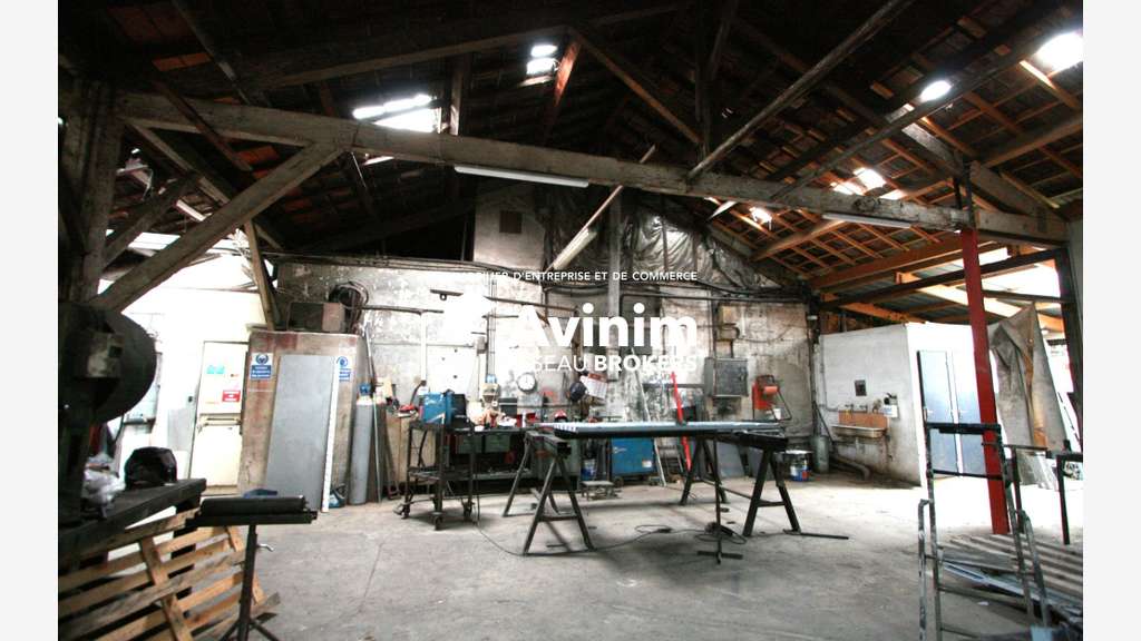 A vendre atelier + bureaux 620m² à Marseille 13013