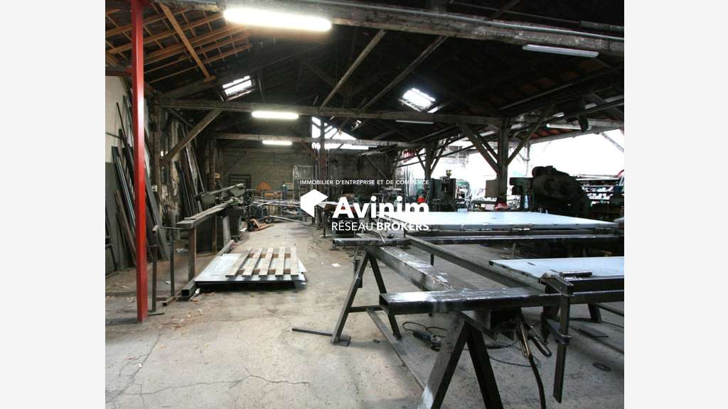 A vendre atelier + bureaux 620m² à Marseille 13013