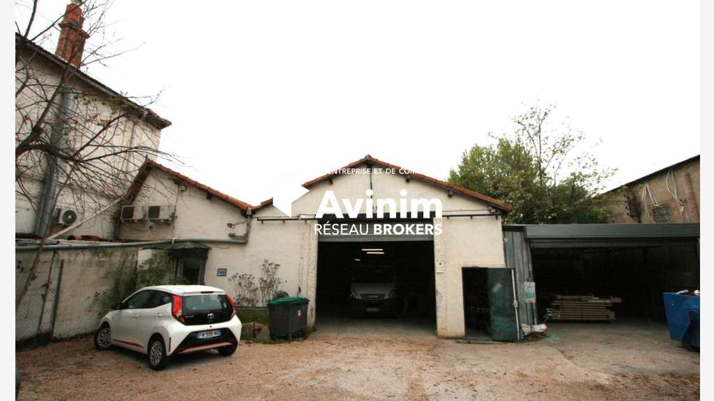 A vendre atelier + bureaux 620m² à Marseille 13013