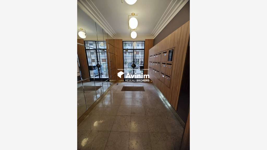 Vente local mixte 92m² + terrasse à Marseille 8e