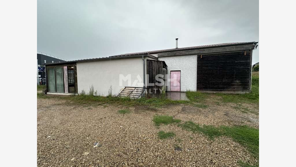 Local d'activités 370m² à vendre à Massieux
