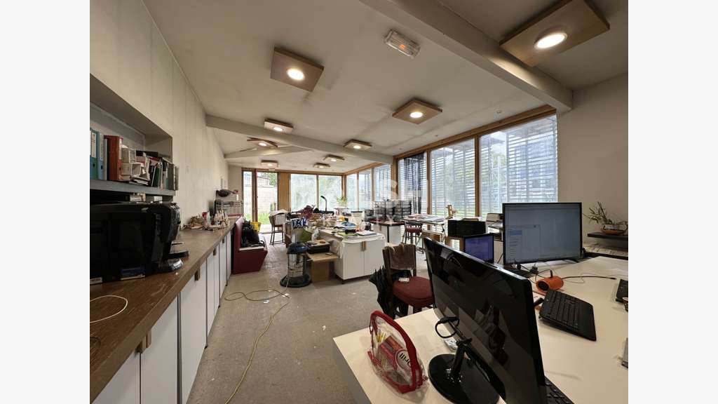 Local d'activités 370m² à vendre à Massieux