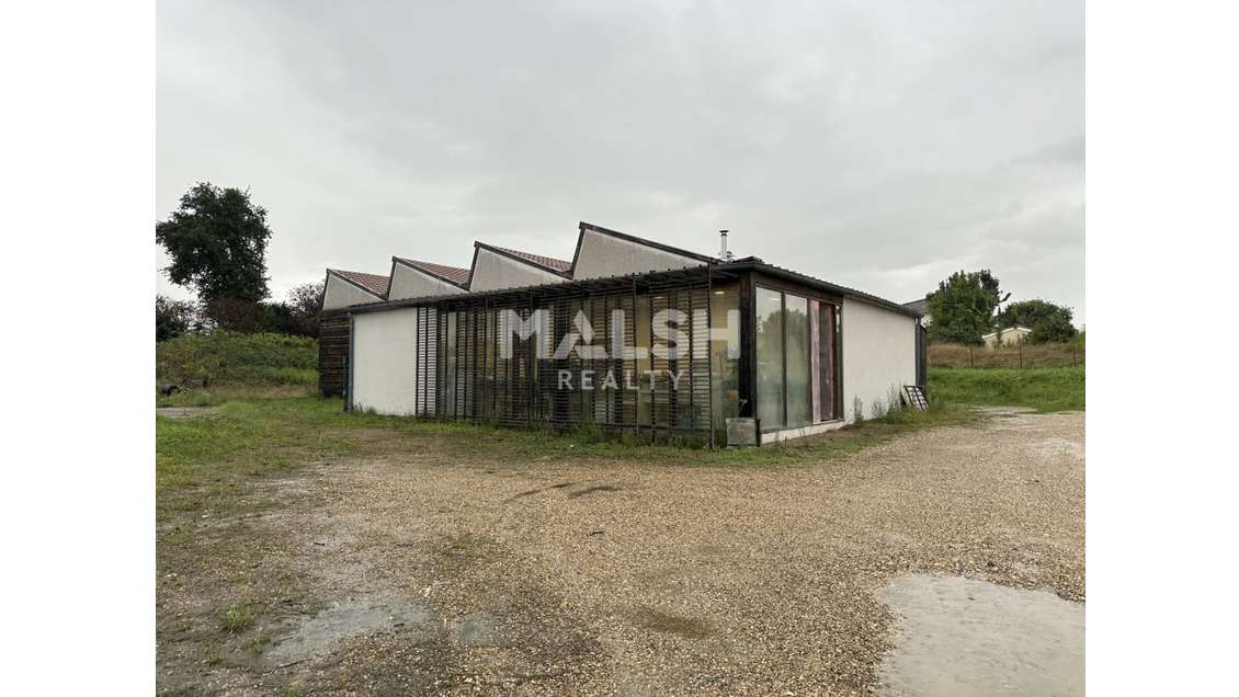 Local d'activités 370m² à vendre à Massieux