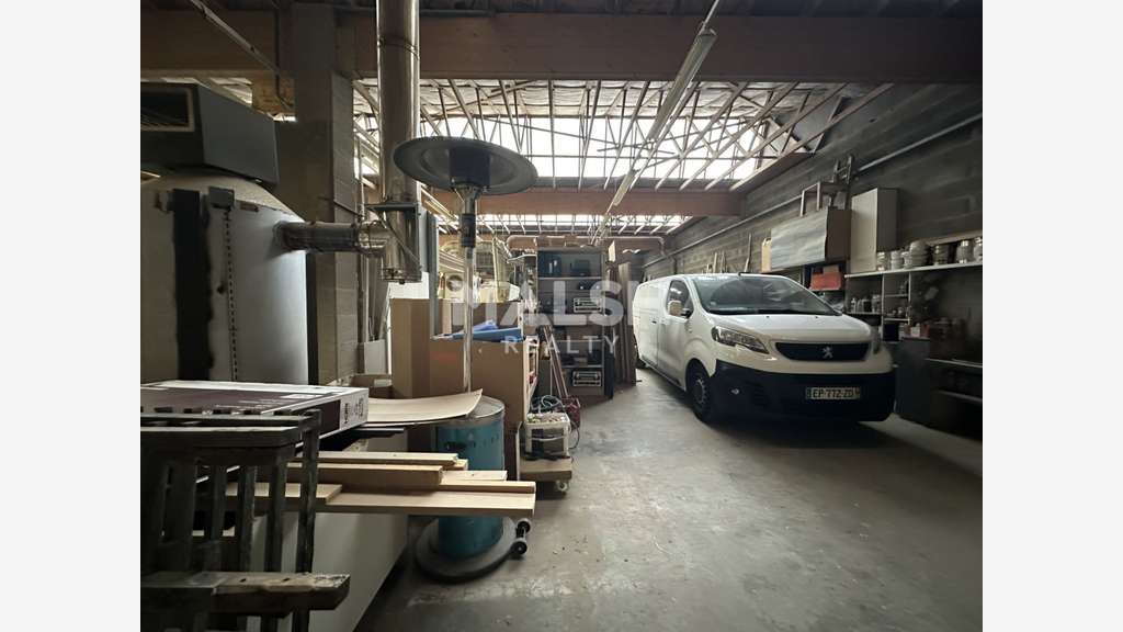 Local d'activités 370m² à vendre à Massieux