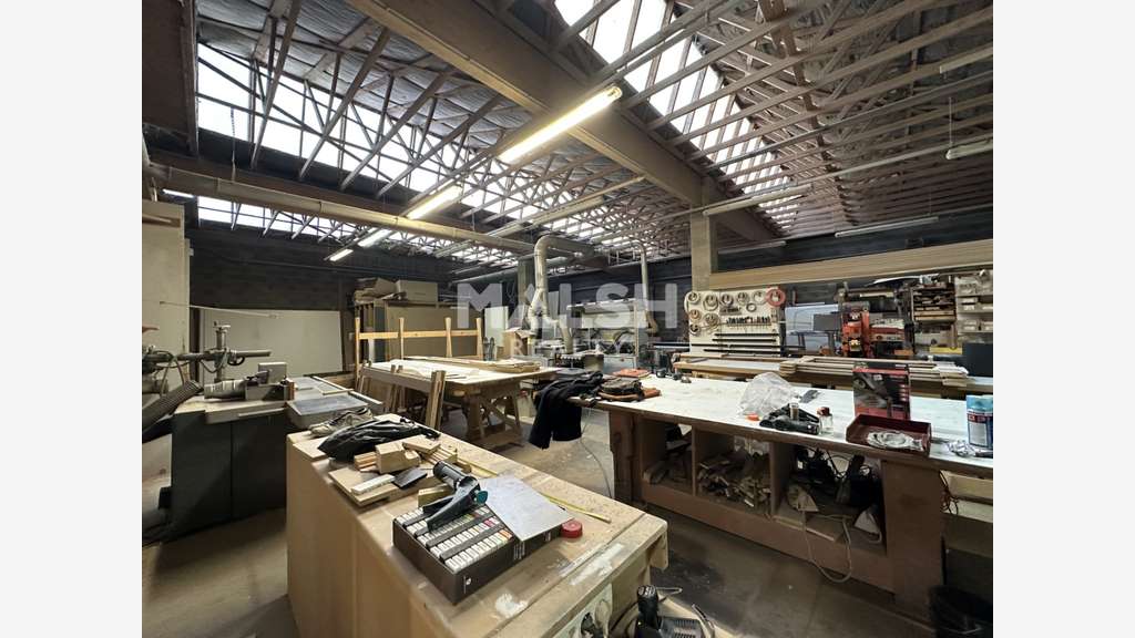 Local d'activités 370m² à vendre à Massieux