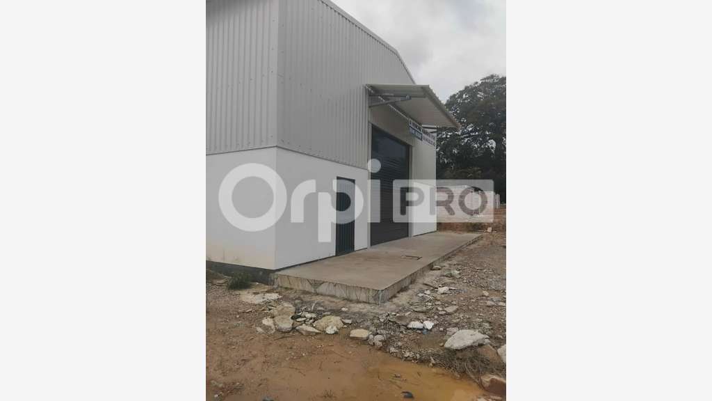 AV dépôt 381m² sur terrain clos à Matoury aéroport