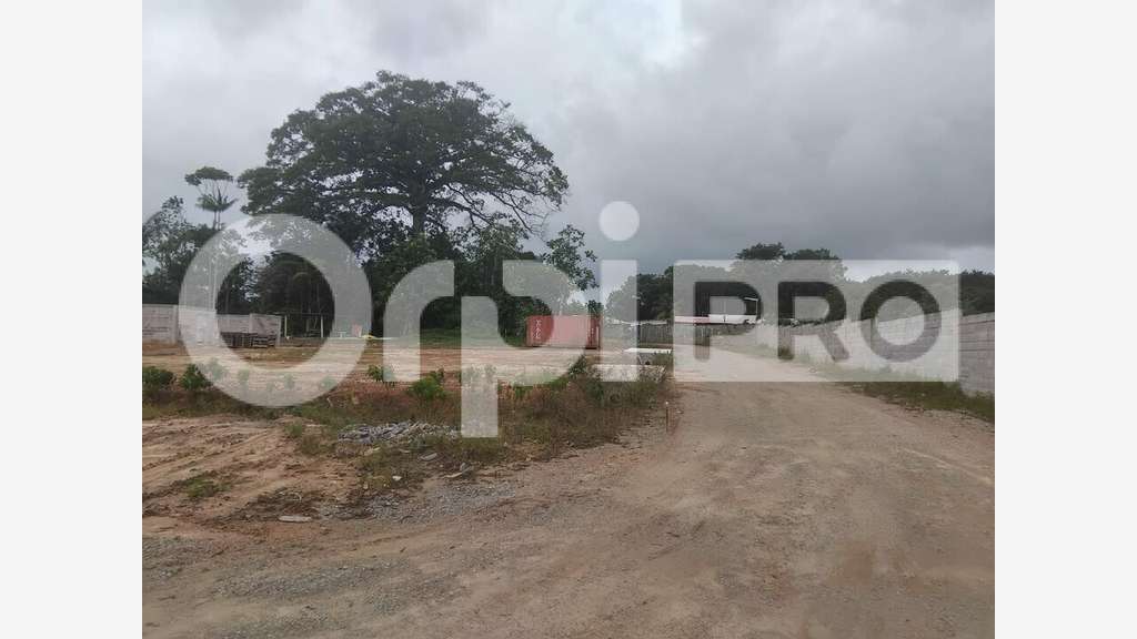 AV dépôt 381m² sur terrain clos à Matoury aéroport