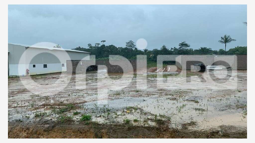 AV dépôt 381m² sur terrain clos à Matoury aéroport