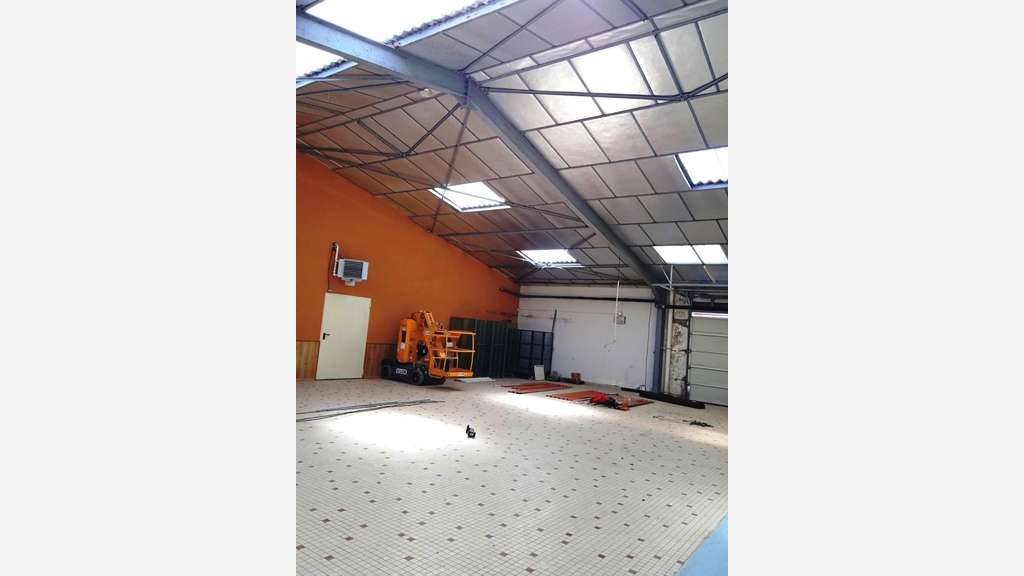 49 Mauges/Loire locaux d'activité 2090 m² à vendre