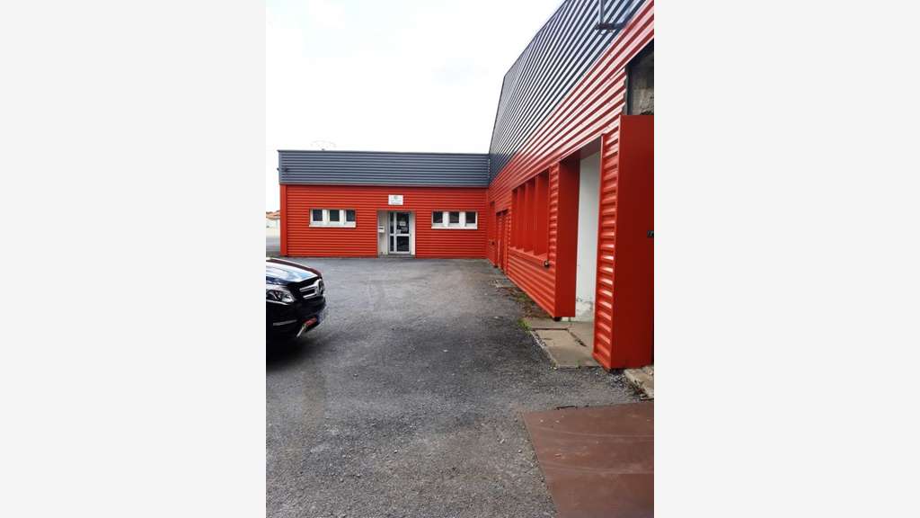 49 Mauges/Loire locaux d'activité 2090 m² à vendre