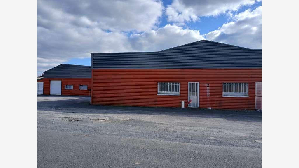 49 Mauges/Loire locaux d'activité 2090 m² à vendre