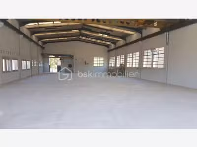 Vente hangar + 2 garages sur 1890m² à Mazamet