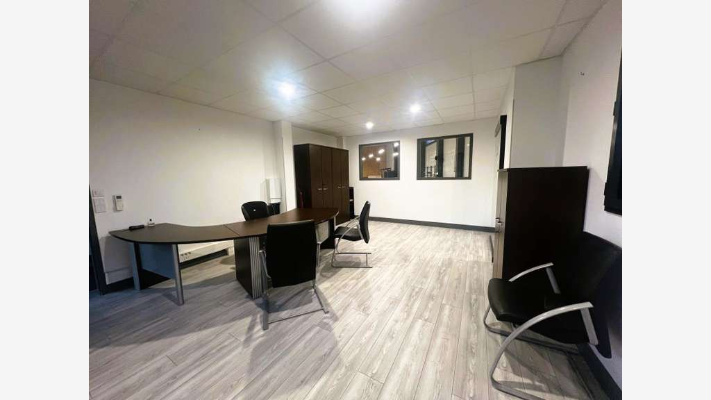 Vente entrepôt récent de 600m² ZA prox de Mazan