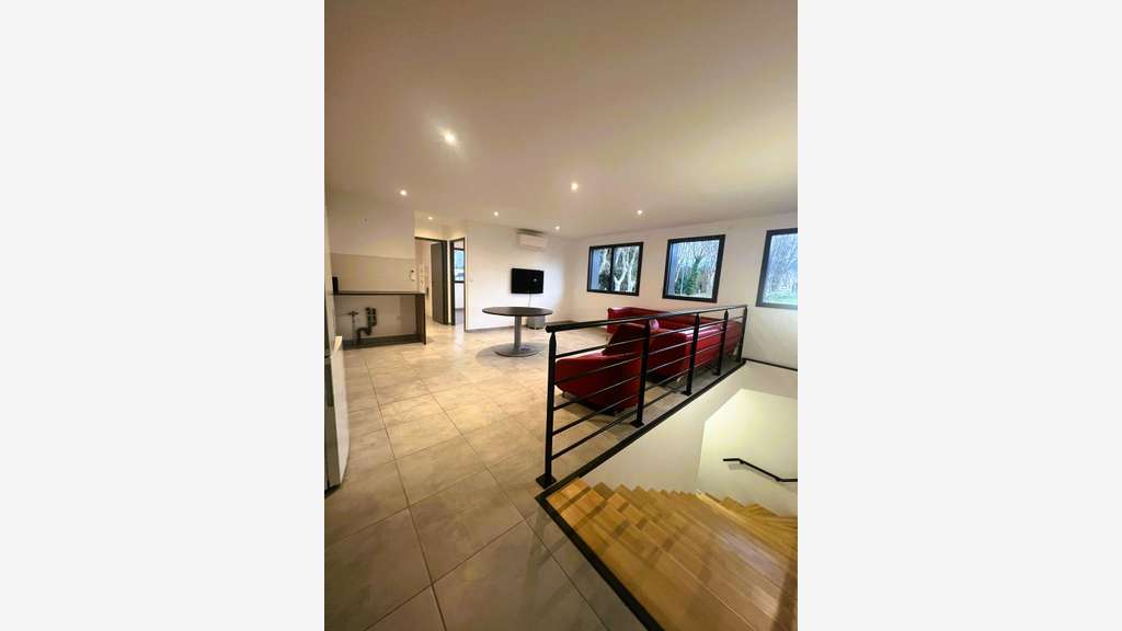 Vente entrepôt récent de 600m² ZA prox de Mazan