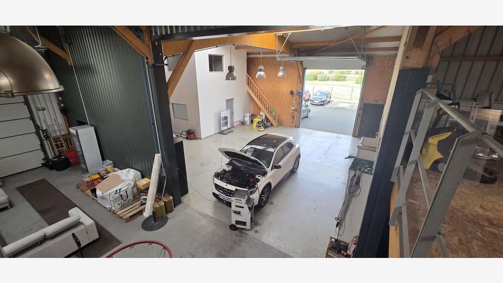 Local d'activité 532m² avec bureau à vendre à Mazé