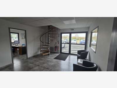 Local d'activité 532m² avec bureau à vendre à Mazé
