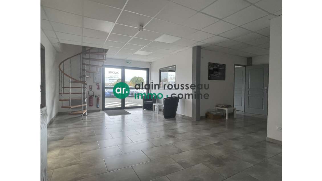 AV local d'activité sécurisé 537m² à Mazé-Milon