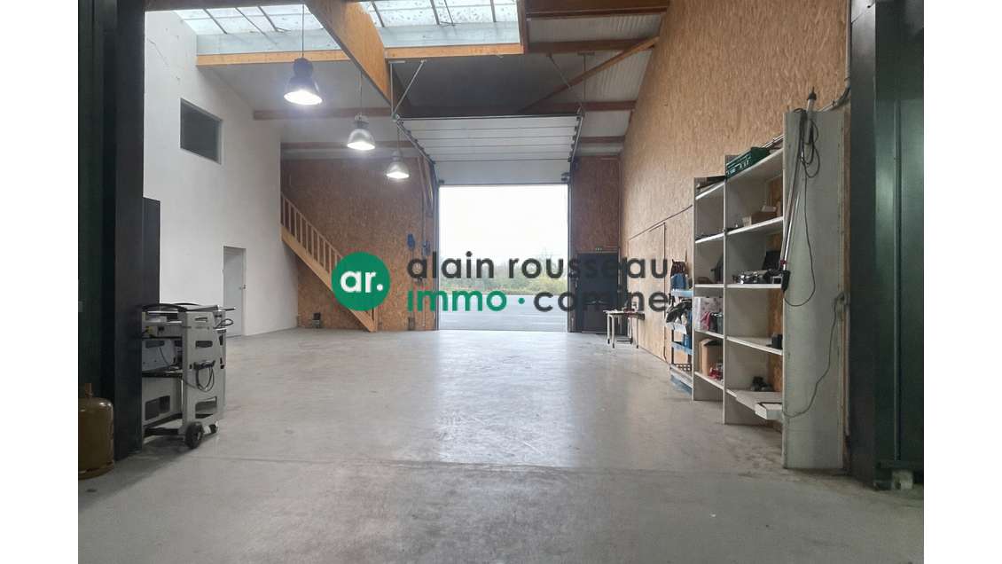 AV local d'activité sécurisé 537m² à Mazé-Milon