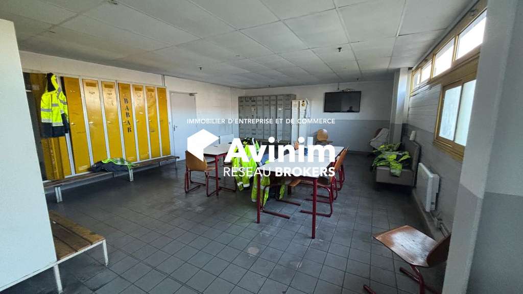 Vente ensemble industriel & logistique à Mélamare