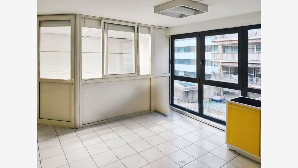 A vendre murs locaux professionnels 83m² à Menton