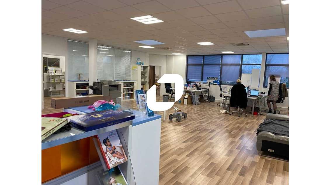 Vente Local d'activité 1014m² Mere