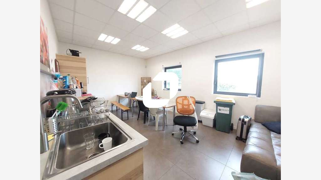 Vente Local d'activité 1014m² Mere