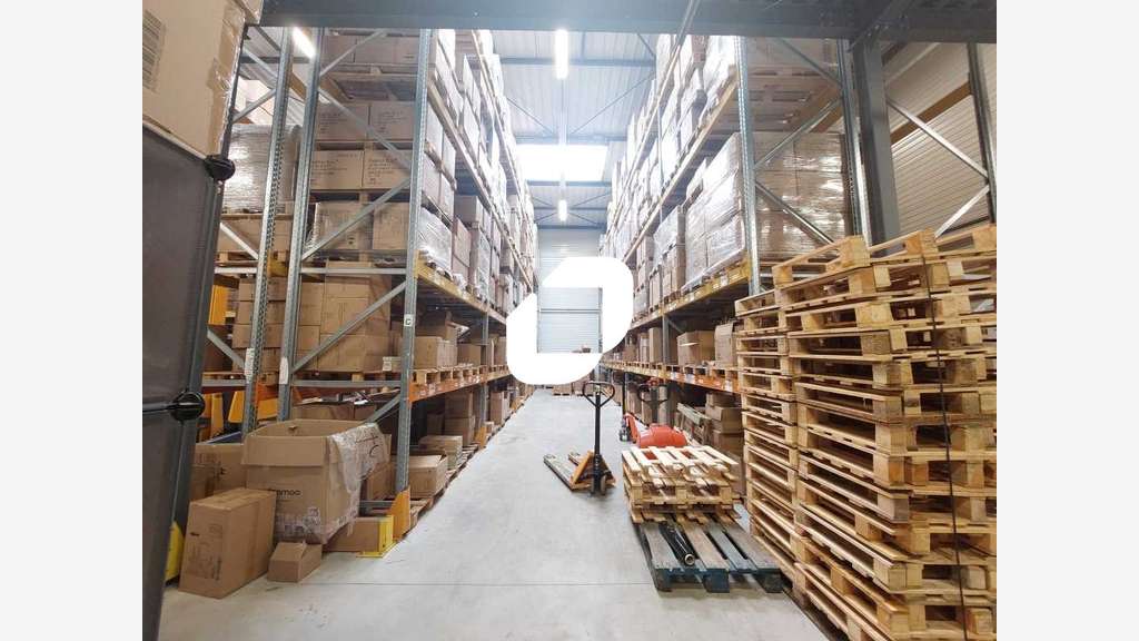 Vente Local d'activité 1014m² Mere