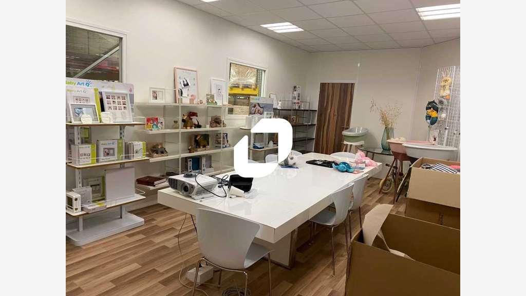 Vente Local d'activité 1014m² Mere