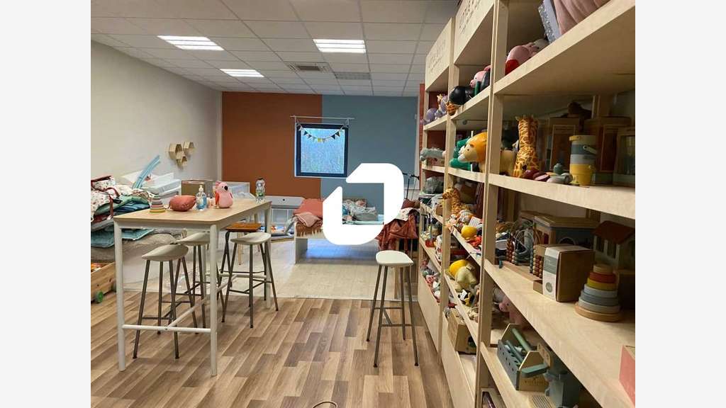 Vente Local d'activité 1014m² Mere